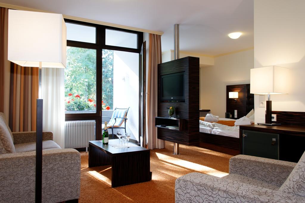 Hotel Hirschen Glottertal Kültér fotó