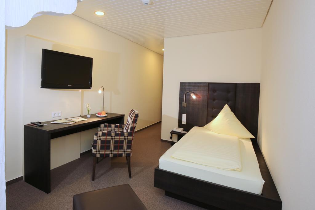 Hotel Hirschen Glottertal Kültér fotó