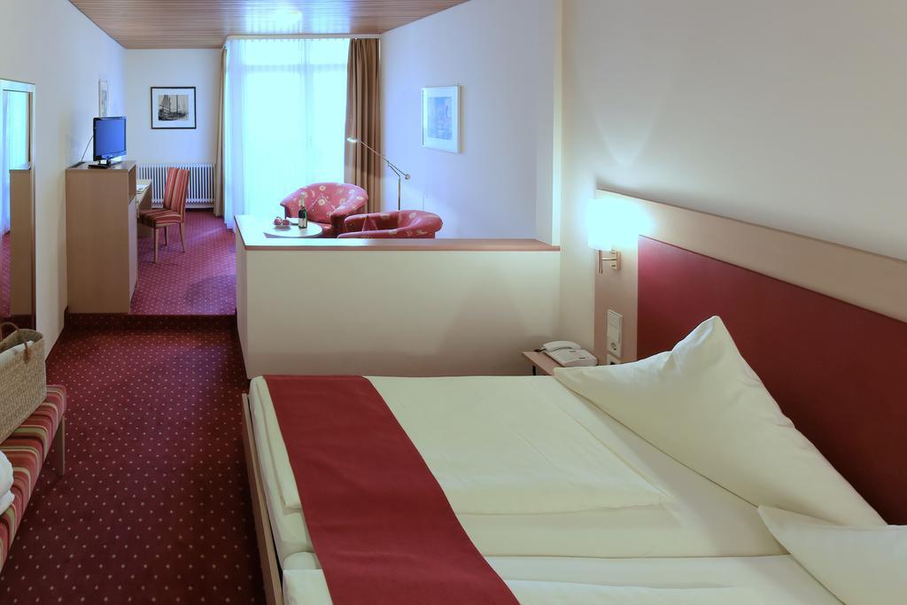 Hotel Hirschen Glottertal Kültér fotó