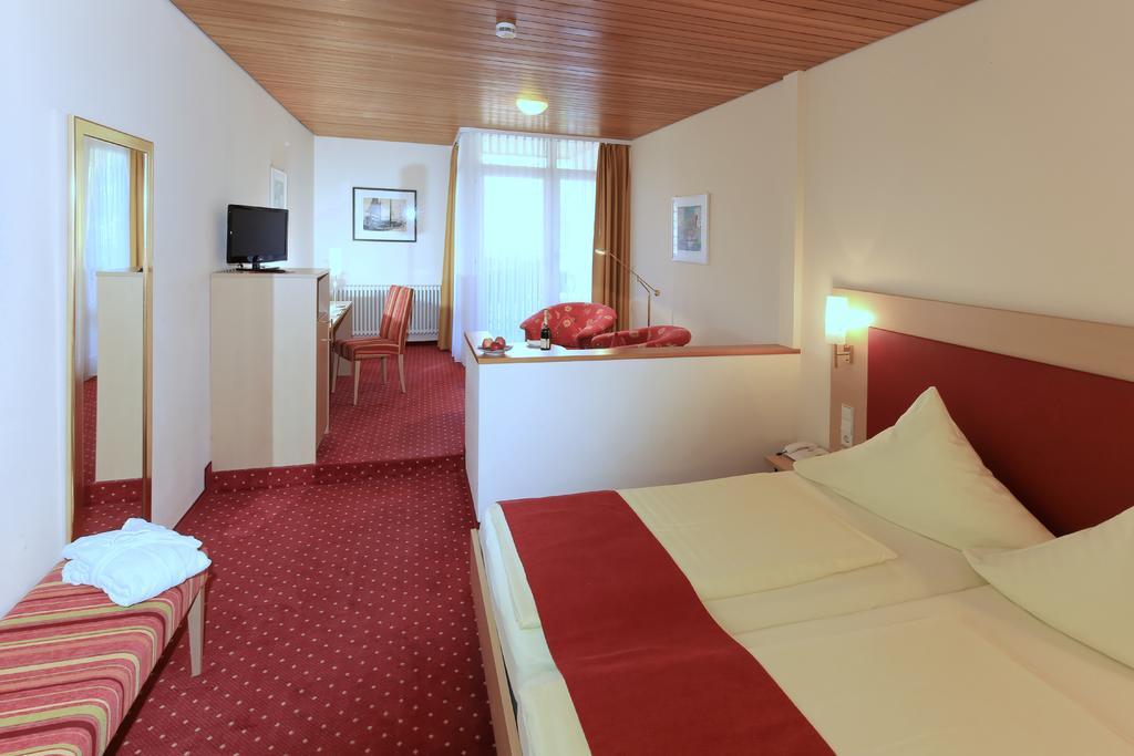 Hotel Hirschen Glottertal Kültér fotó